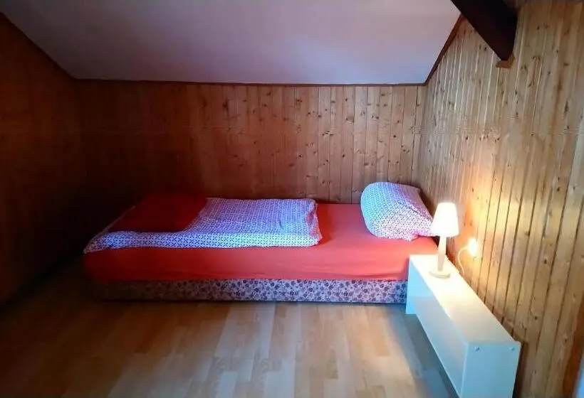 Standard Neljän Hengen Huone, Gästehaus Burgwald Trekking
