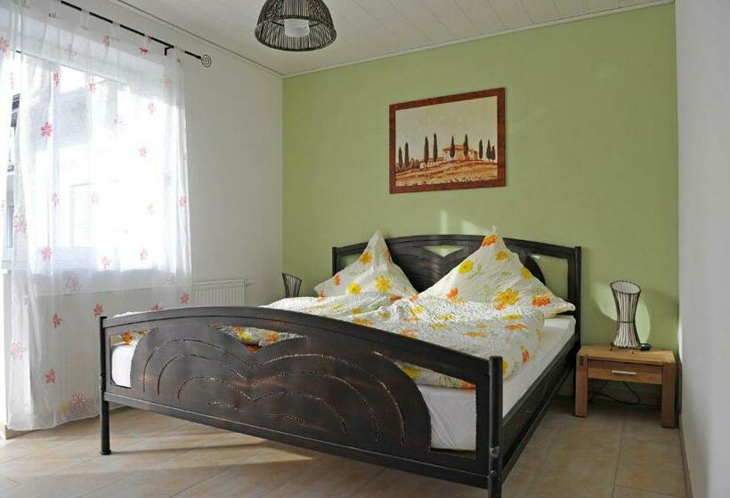 Номер Стандарт с Террасой, Gästehaus Vinaria