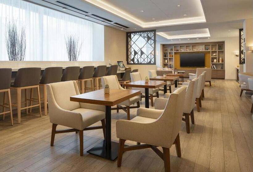 Номер Клуб, Sheraton Grand Sacramento