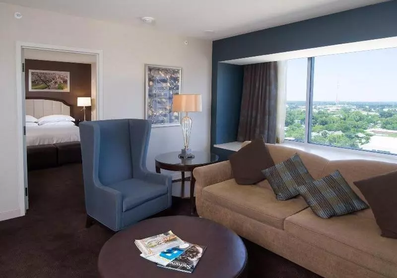 سوئیت کلاب, Sheraton Grand Sacramento