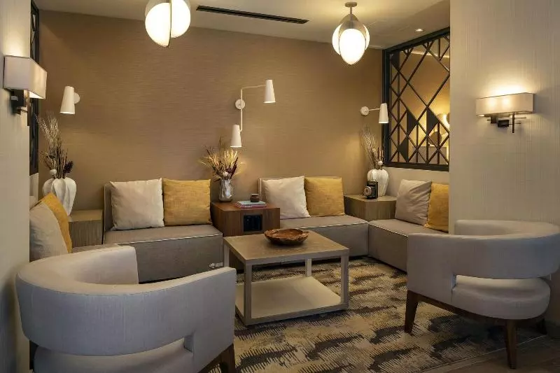 سوئیت کلاب, Sheraton Grand Sacramento