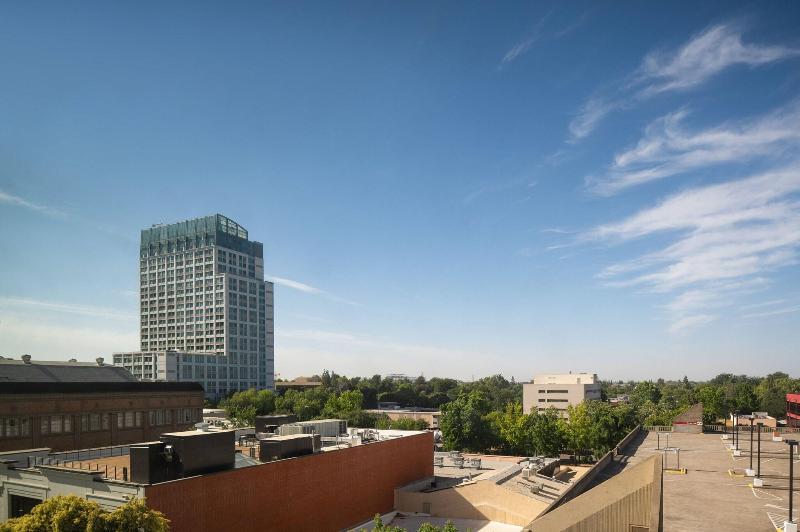 Номер Клуб, Sheraton Grand Sacramento