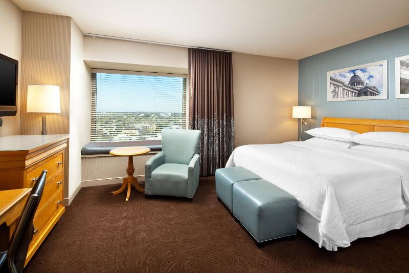 Номер Клуб, Sheraton Grand Sacramento