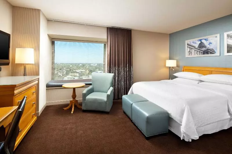 اتاق کلاب, Sheraton Grand Sacramento