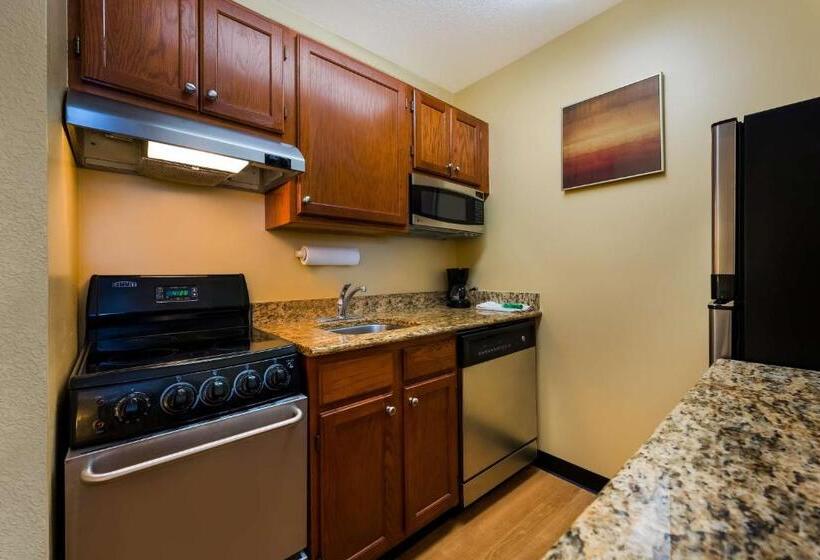 جناح سرير ملكى, Sonesta Simply Suites Detroit Novi