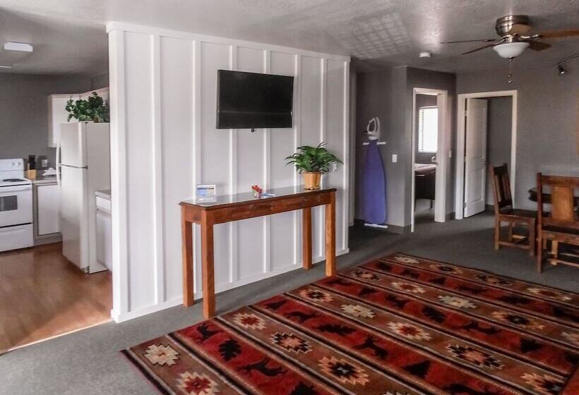 غرفه قياسيه سريرين مزدوجين, Travelodge By Wyndham Gardiner Yellowstone Park North Entr