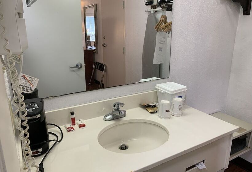 غرفه قياسيه سريرين مزدوجين, Travelodge Suites By Wyndham Macclenny I 10