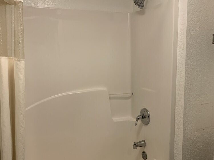 غرفه قياسيه سريرين مزدوجين, Travelodge Suites By Wyndham Macclenny I 10