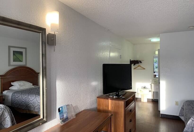 غرفه قياسيه سريرين مزدوجين, Travelodge Suites By Wyndham Macclenny I 10