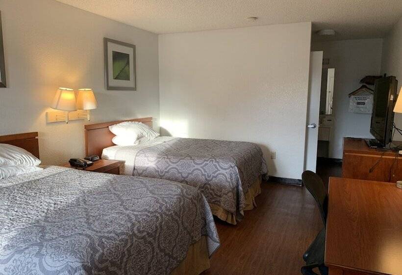 غرفه قياسيه سريرين مزدوجين, Travelodge Suites By Wyndham Macclenny I 10