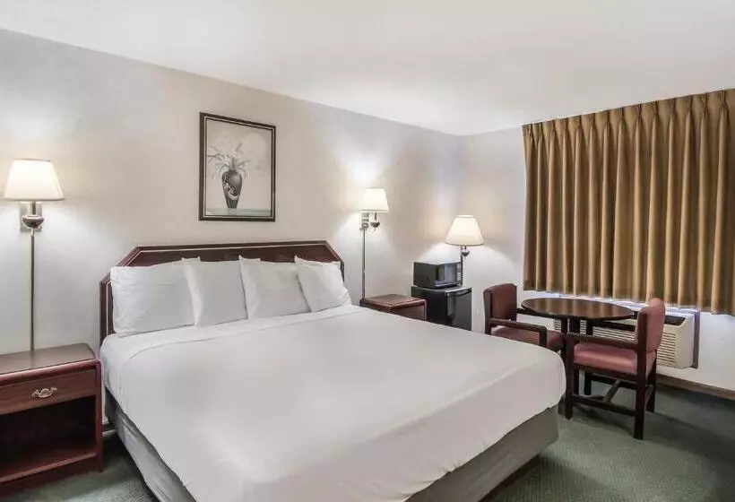 キングサイズベッドのスタンダードルーム, Americas Best Value Inn Wenona