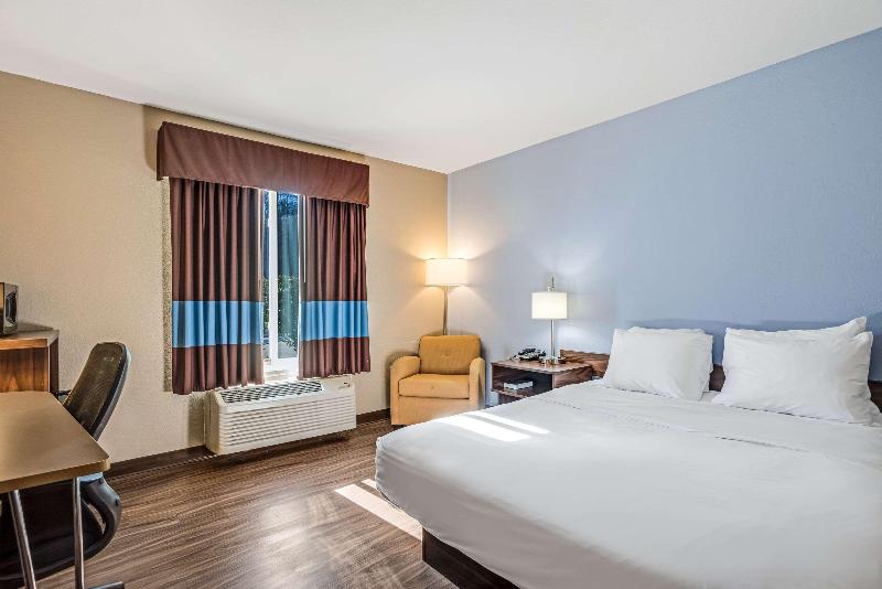 장애인을 위한 킹사이즈 침대 스탠다드 룸, Quality Inn Calvert City  Paducah East