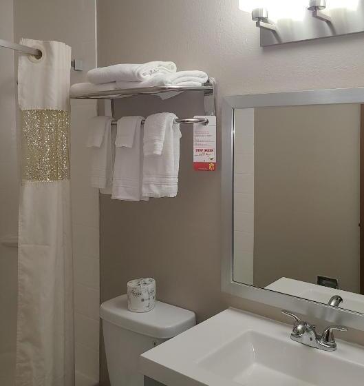 キングサイズベッドのデラックススイート, Super 8 By Wyndham Bedford