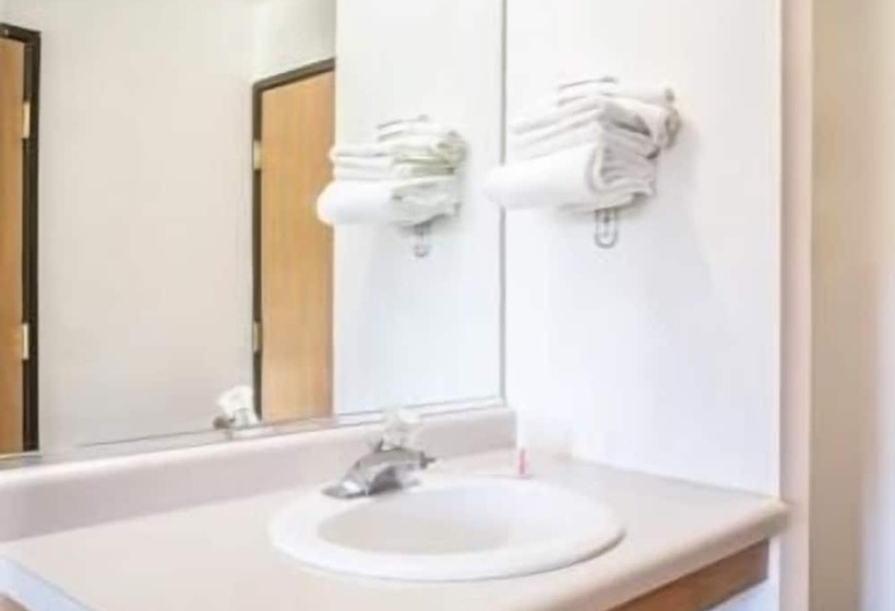 חדר סטנדרט שתי מיטות זוגיות, Super 8 By Wyndham Phillips