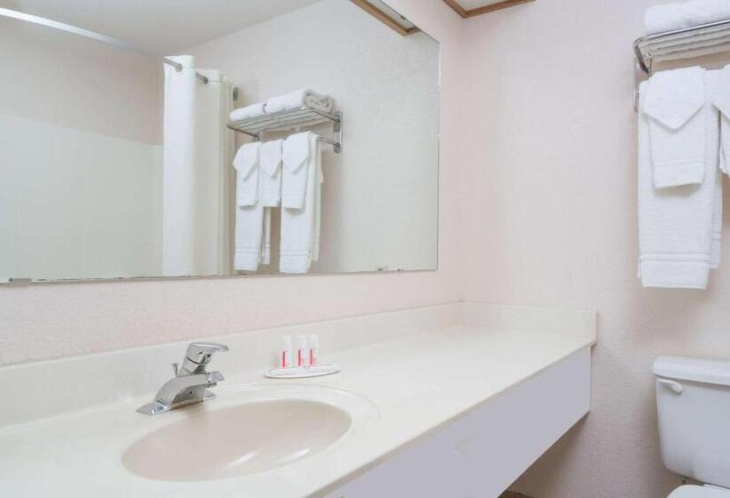 Люкс, Super 8 By Wyndham Sheldon