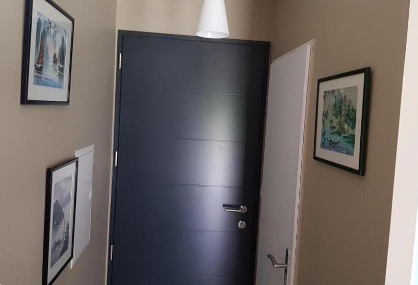 带泳池的标准三人间, Alolival