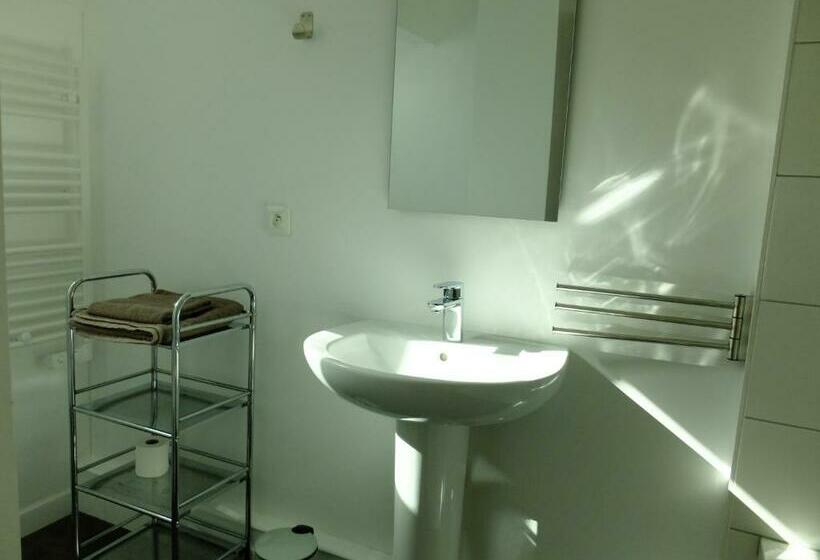 חדר סטנדרט, De L'autre Côté