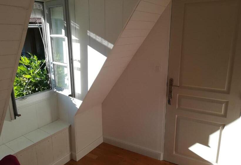 חדר סטנדרט, De L'autre Côté