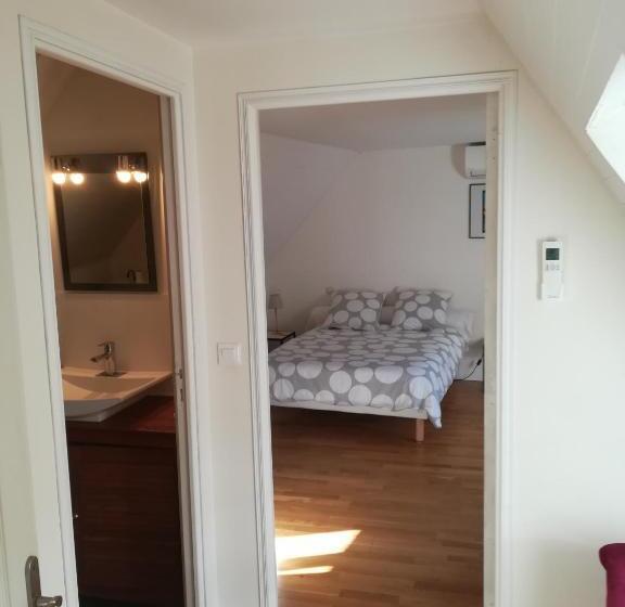 חדר סטנדרט, De L'autre Côté