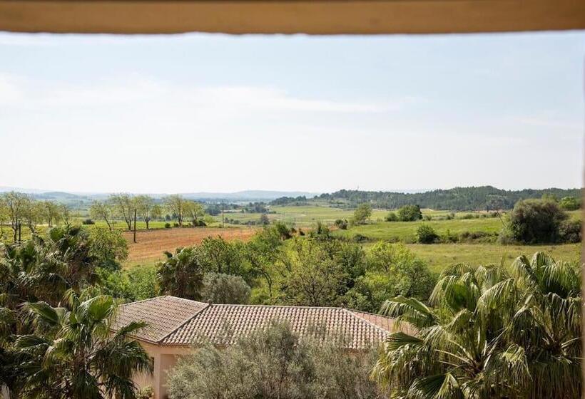 غرفة قياسية, La Calade