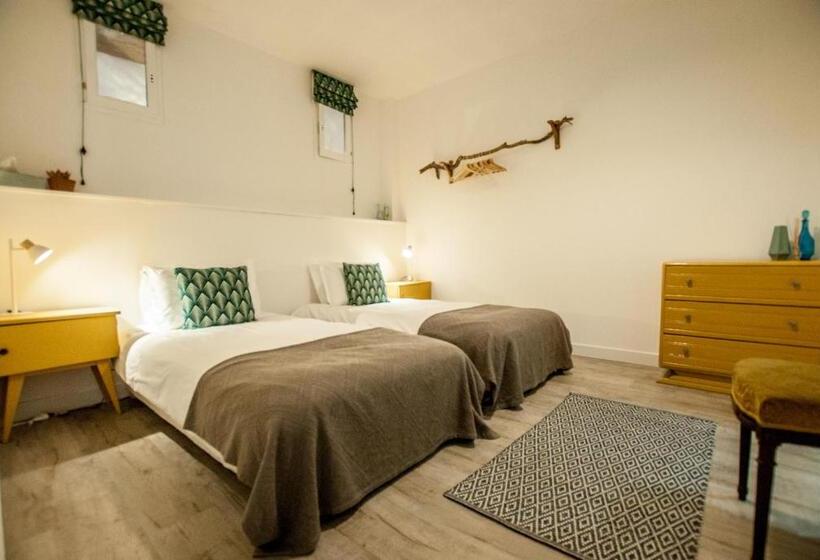 غرفة قياسية, La Calade