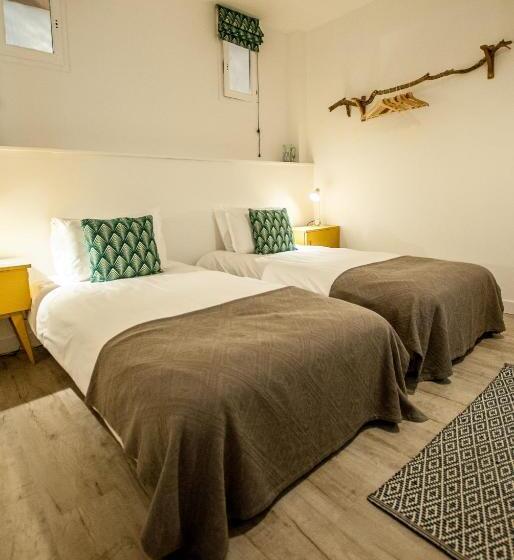 غرفة قياسية, La Calade