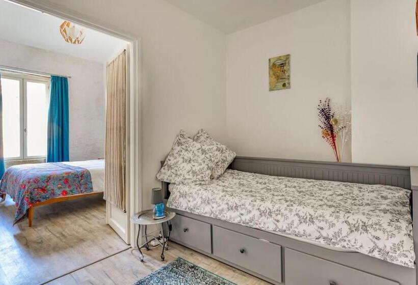 جناح عائلي, La Calade