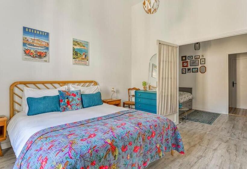 جناح عائلي, La Calade