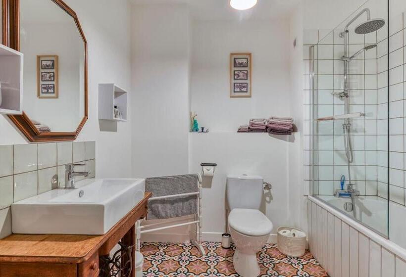 جناح عائلي, La Calade