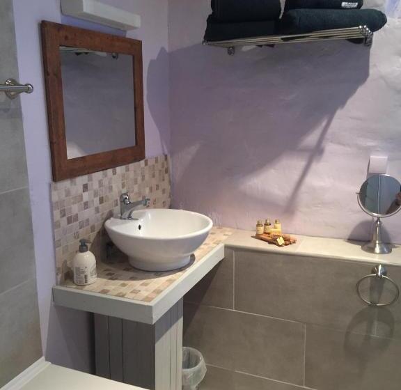 Стандартный внешний трехместный номер с ванной комнатой, Michouat Chambre D Hotes