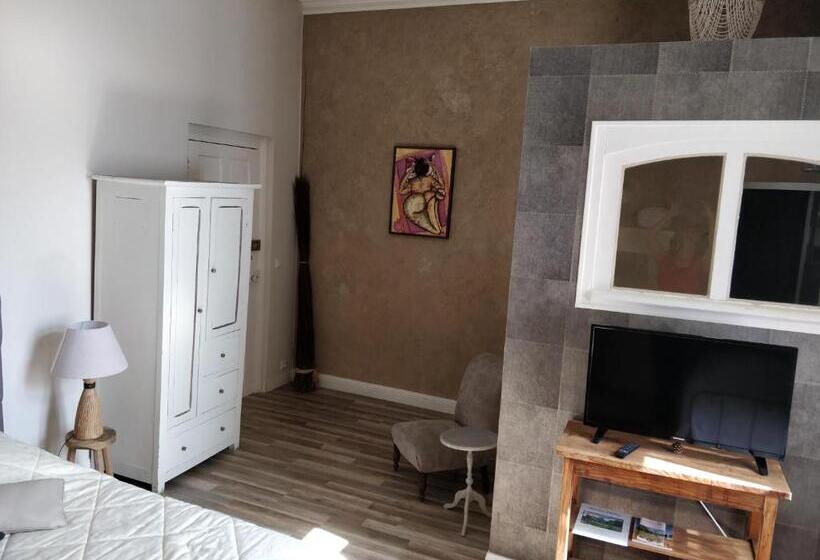 Трехместный Номер Стандарт Вид на Сад, Manoir Le Mingreaud Chambres D Hôtes