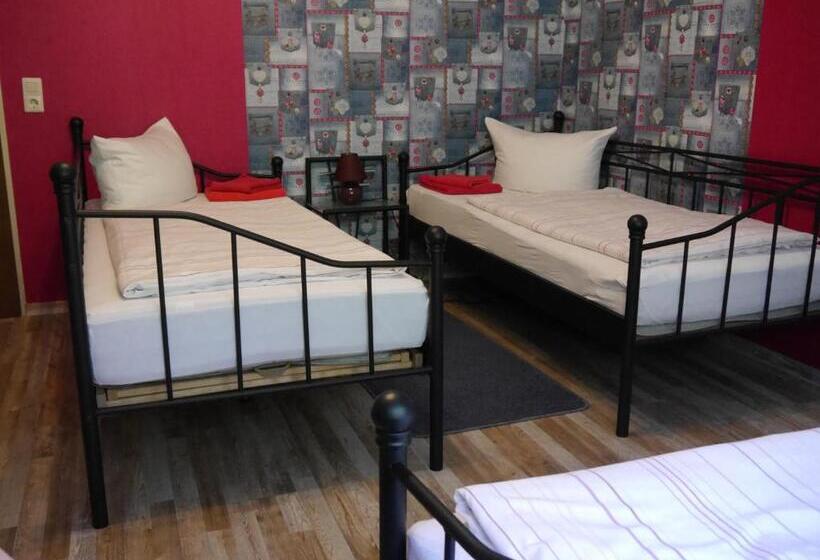 Номер Стандарт Трехместный, Gästehaus Zimmer Frei