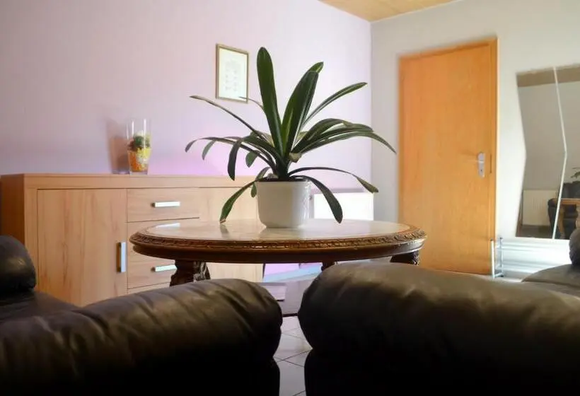 １階の１ベッドルームアパートメント, Gästehaus Zimmer Frei