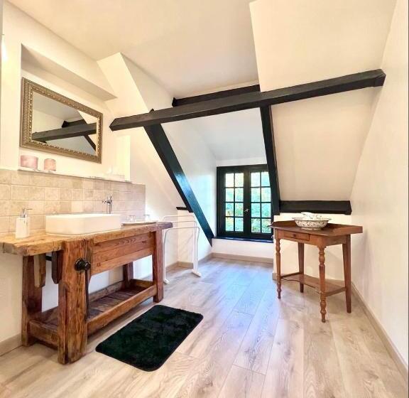 스탠다드 발코니 룸, Le Domaine Du Moulin Foulon