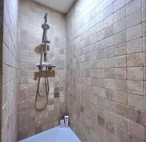 스탠다드 발코니 룸, Le Domaine Du Moulin Foulon