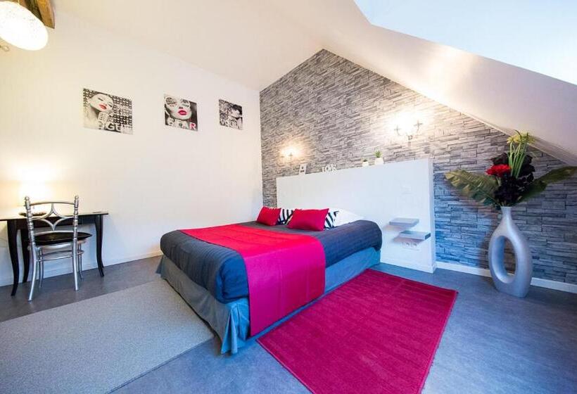 חדר משפחתי, A 2 Pas D Azay