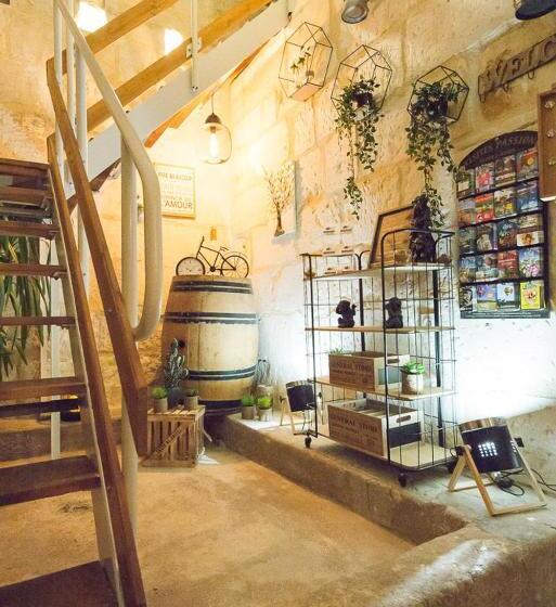 חדר משפחתי, A 2 Pas D Azay