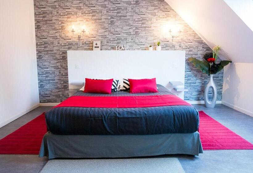 חדר משפחתי, A 2 Pas D Azay