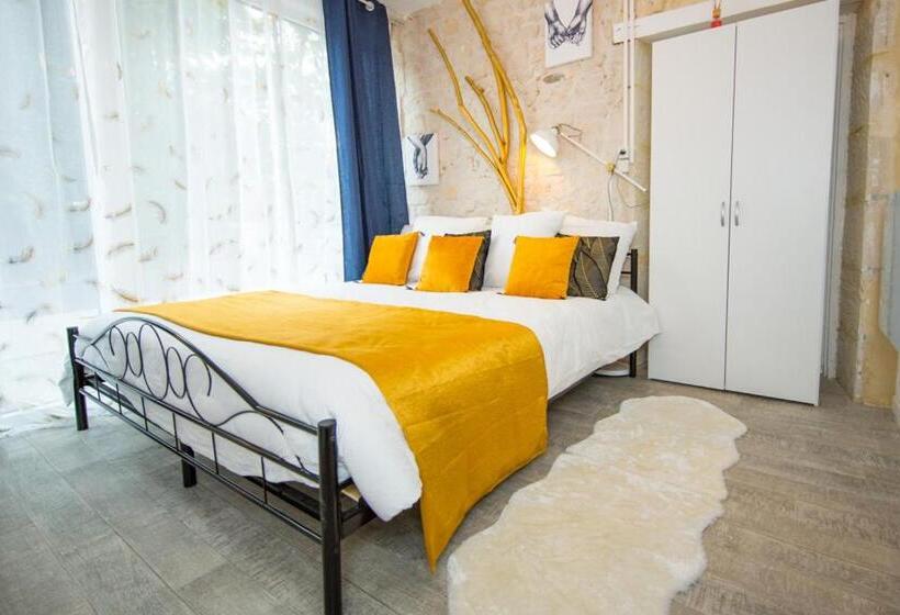 סוויטה משפחתית, A 2 Pas D Azay