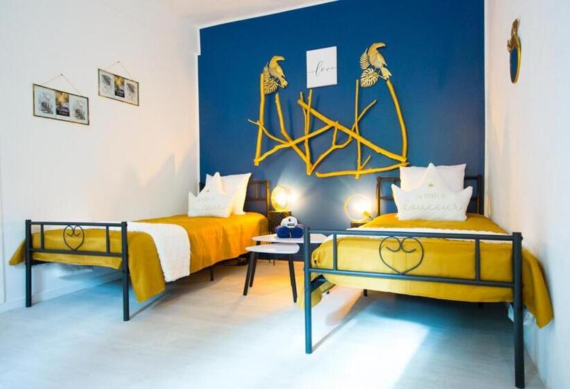 סוויטה משפחתית, A 2 Pas D Azay