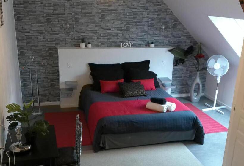 חדר משפחתי, A 2 Pas D Azay