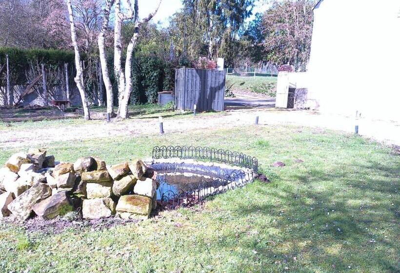 חדר משפחתי, A 2 Pas D Azay