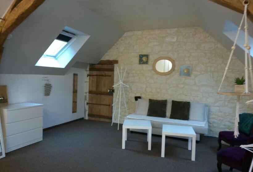 חדר סופריור לארבעה, A 2 Pas D Azay