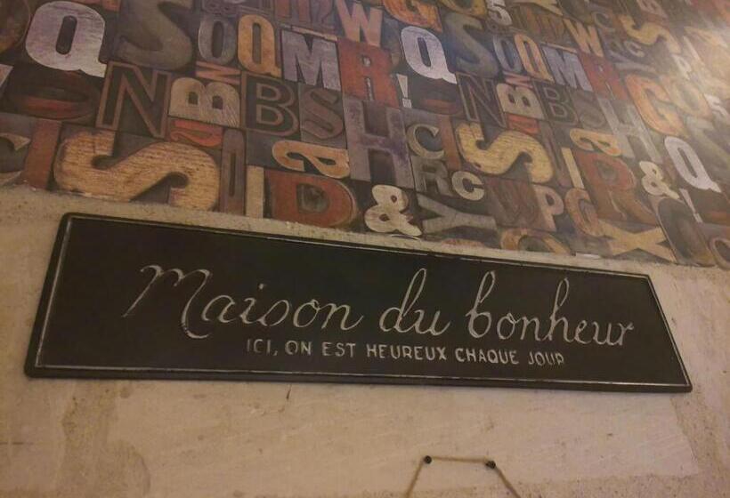 חדר סופריור לארבעה, A 2 Pas D Azay