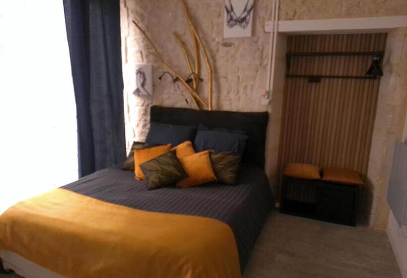 סוויטה משפחתית, A 2 Pas D Azay