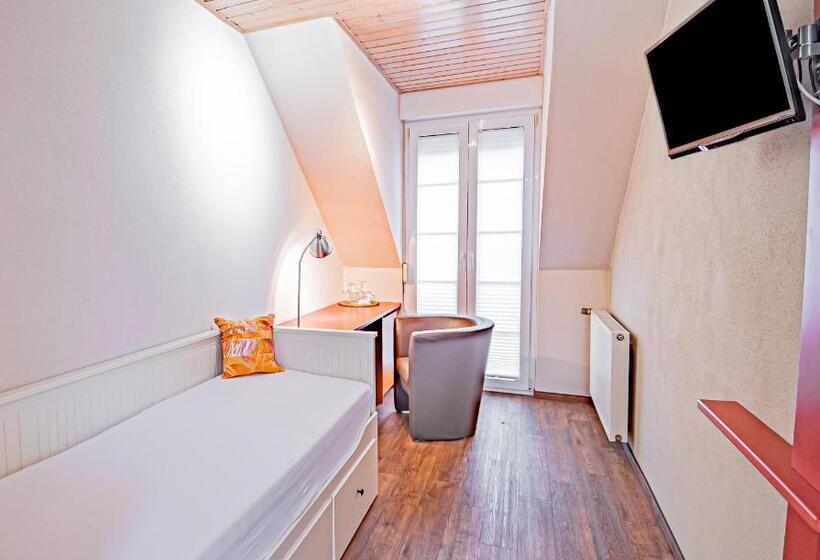 חדר סטנדרט לשלושה, Johannishof Weincafe & Gastehaus