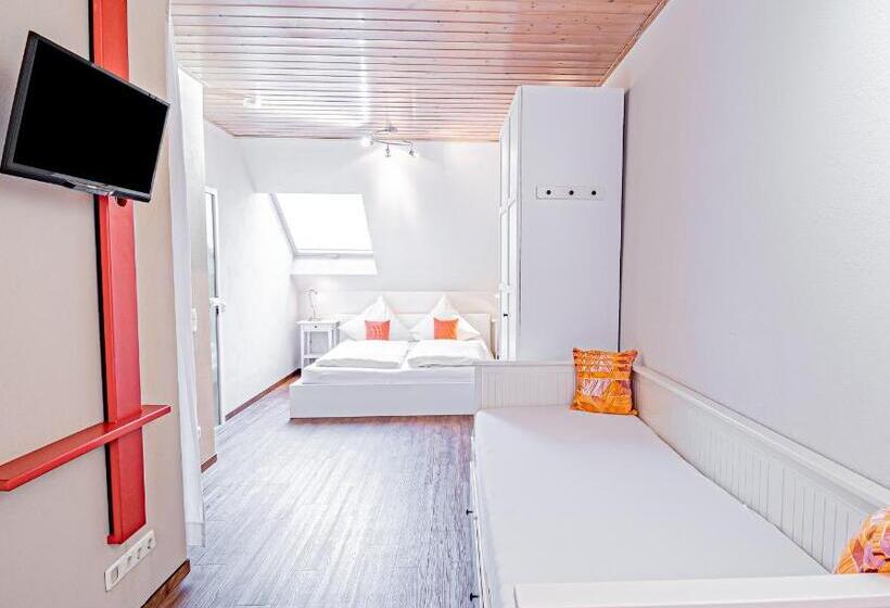 חדר סטנדרט לשלושה, Johannishof Weincafe & Gastehaus