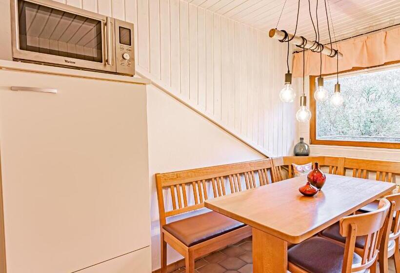 דירת חדר, Johannishof Weincafe & Gastehaus