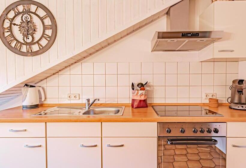 דירת חדר, Johannishof Weincafe & Gastehaus