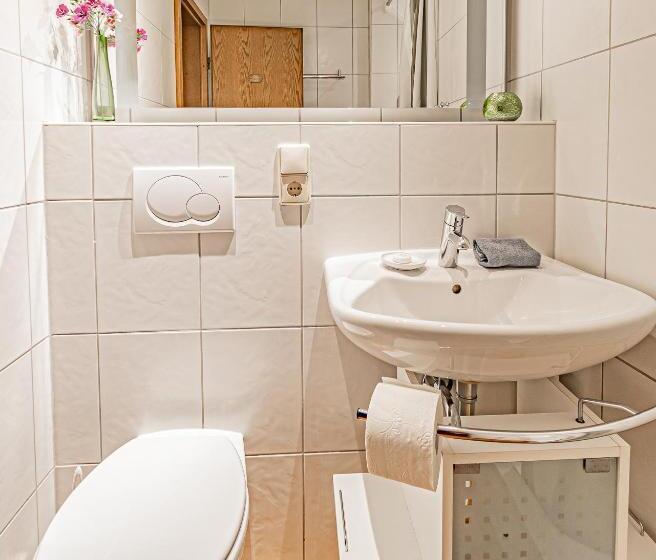 דירת חדר, Johannishof Weincafe & Gastehaus